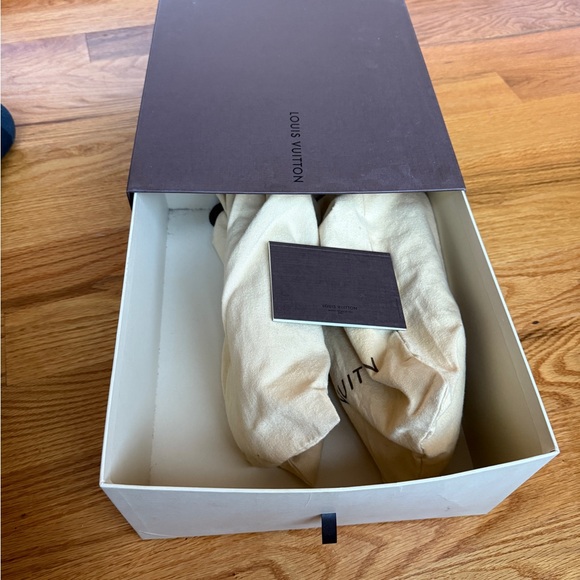 Louis Vuitton - Picture 4 of 7